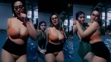 Bokep Indo Miya Bareng Bestie Pamer Montok